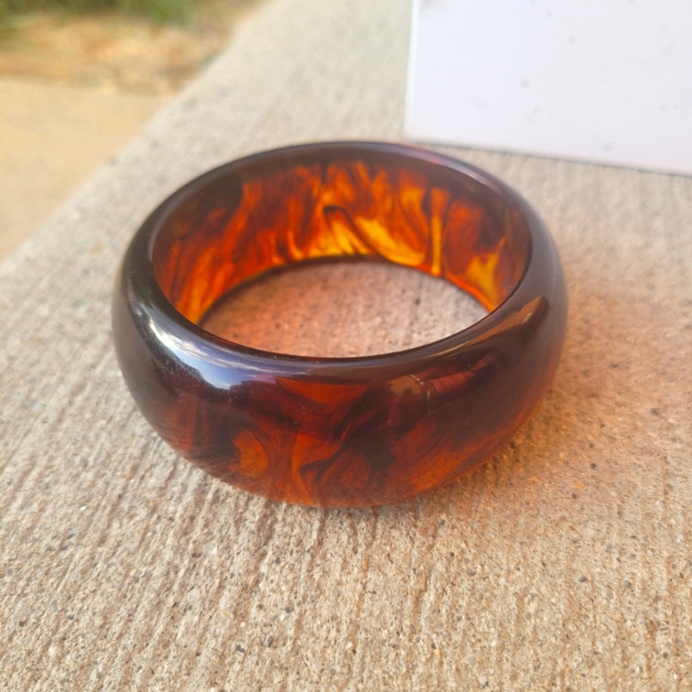 VINTAGE 90's Lucite Amber Color Swirl Bangle Bracelet